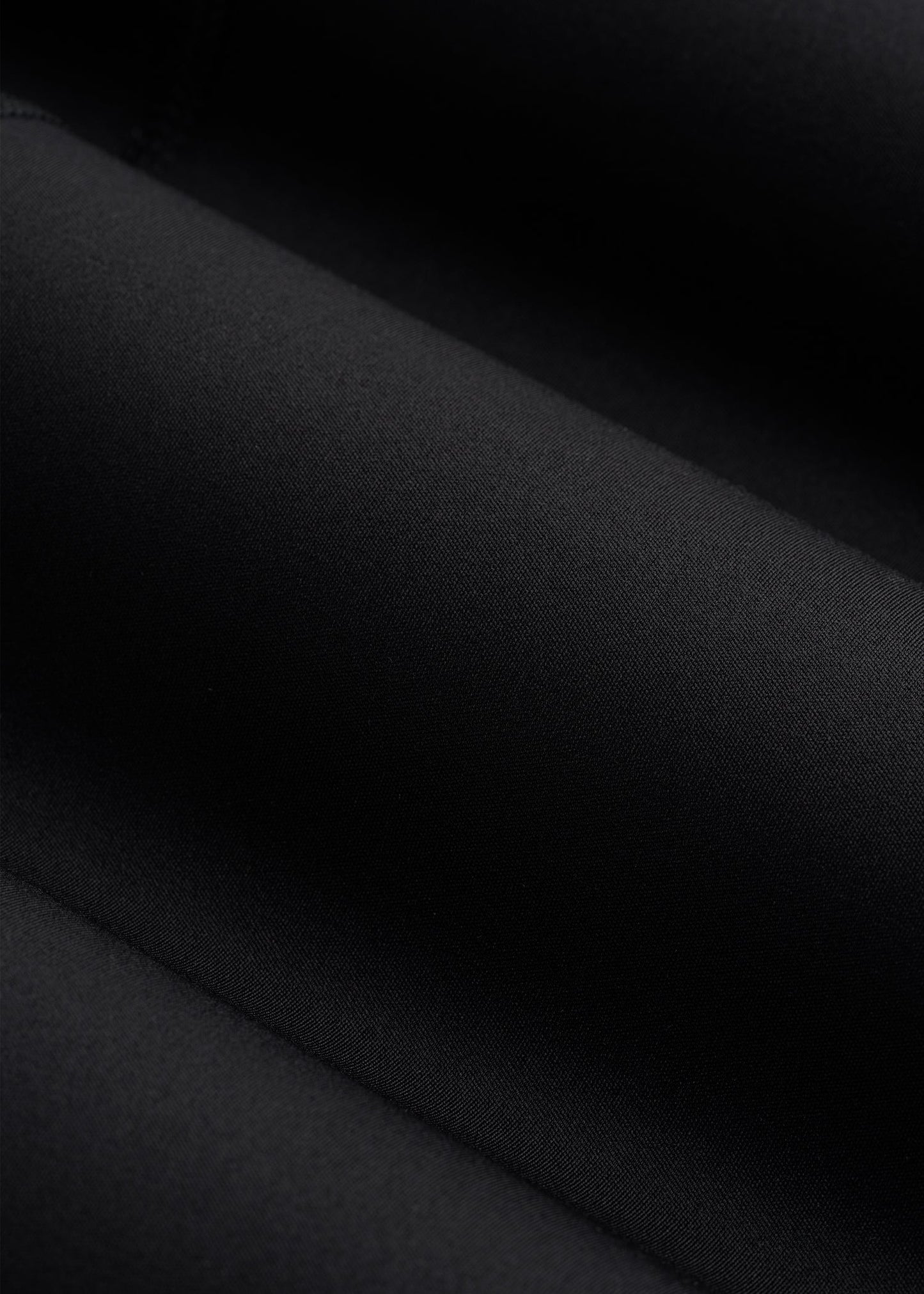 Fitted Hybrid Shorts for Tall Women in Deep Black
